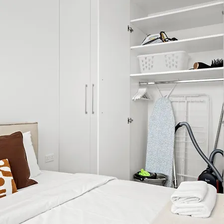 Dwell Iii Apartament *